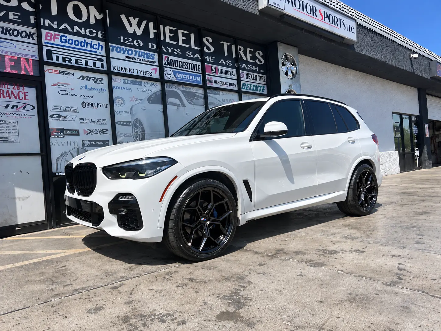 2024 BMW X5 M Sport front view on staggered 22-inch Blaque Diamond Luxury Wheels with M-series center caps