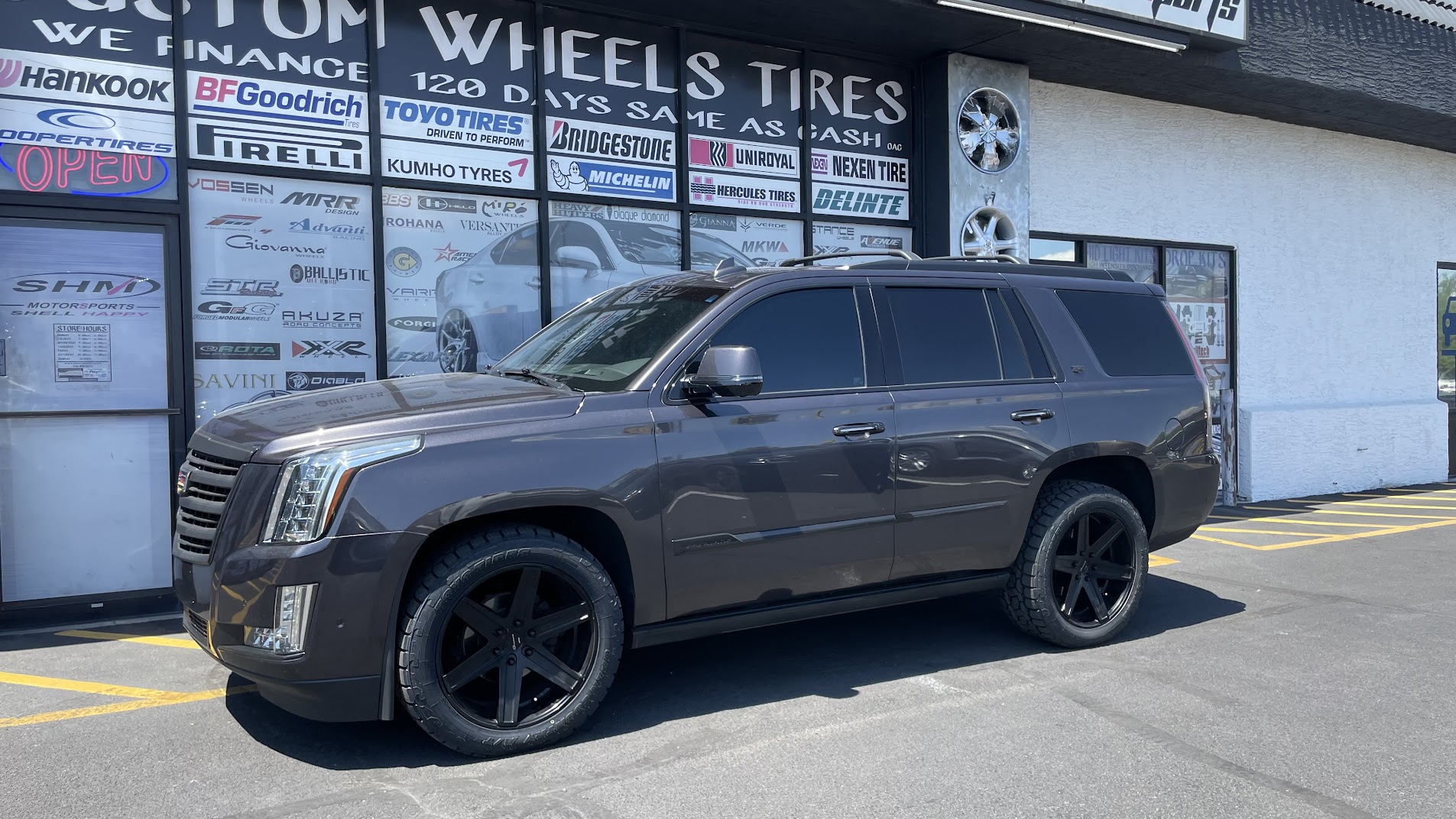 2019 Cadillac Escalade on 22-inch Giovanna Dramuno-6 gloss-black wheels with 295/45R22 Toyo Open Country tires